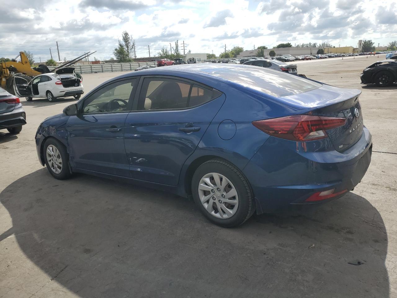 2020 Hyundai Elantra Se - Image 2