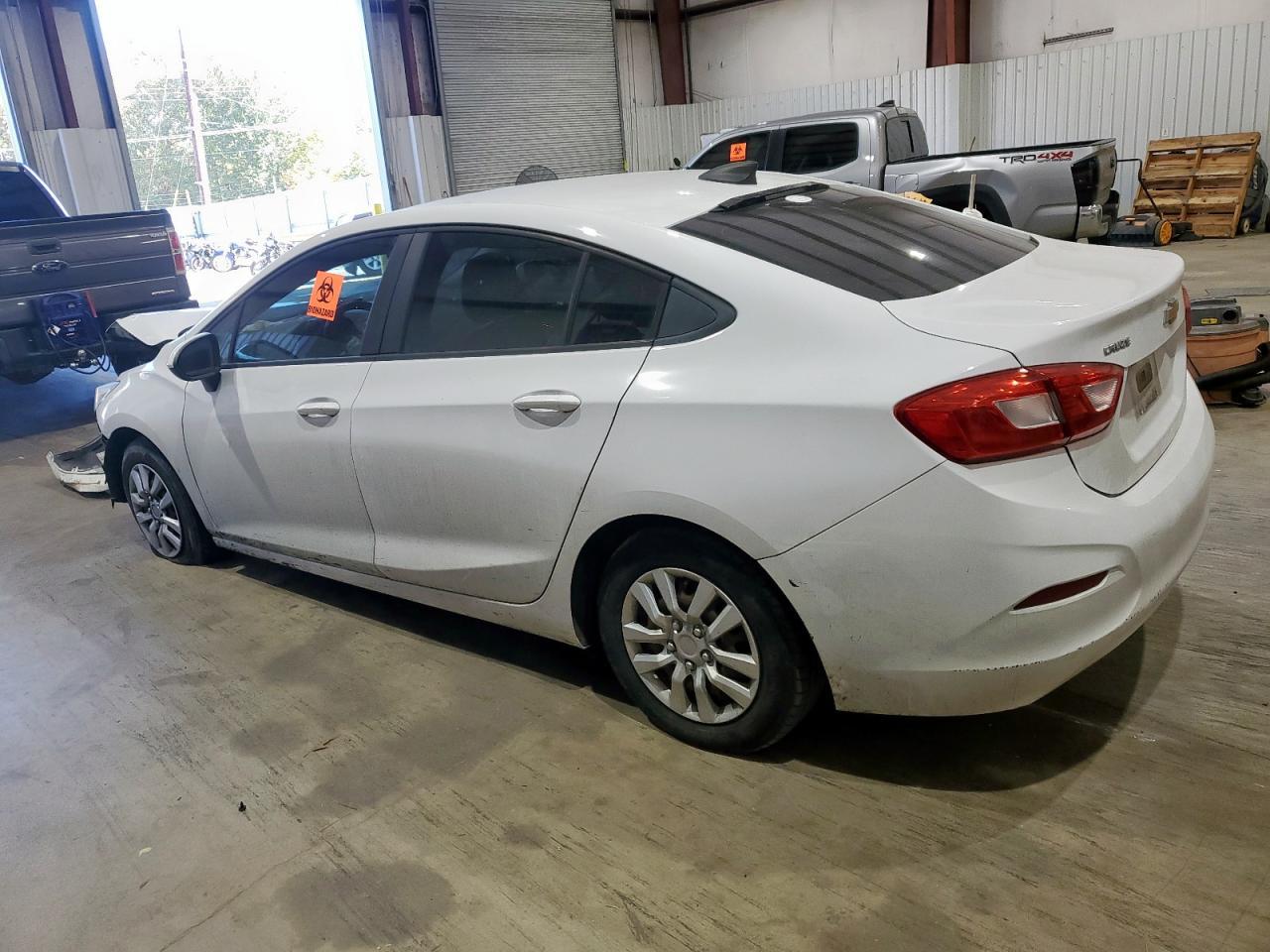 2018 Chevrolet Cruze Ls - Image 2