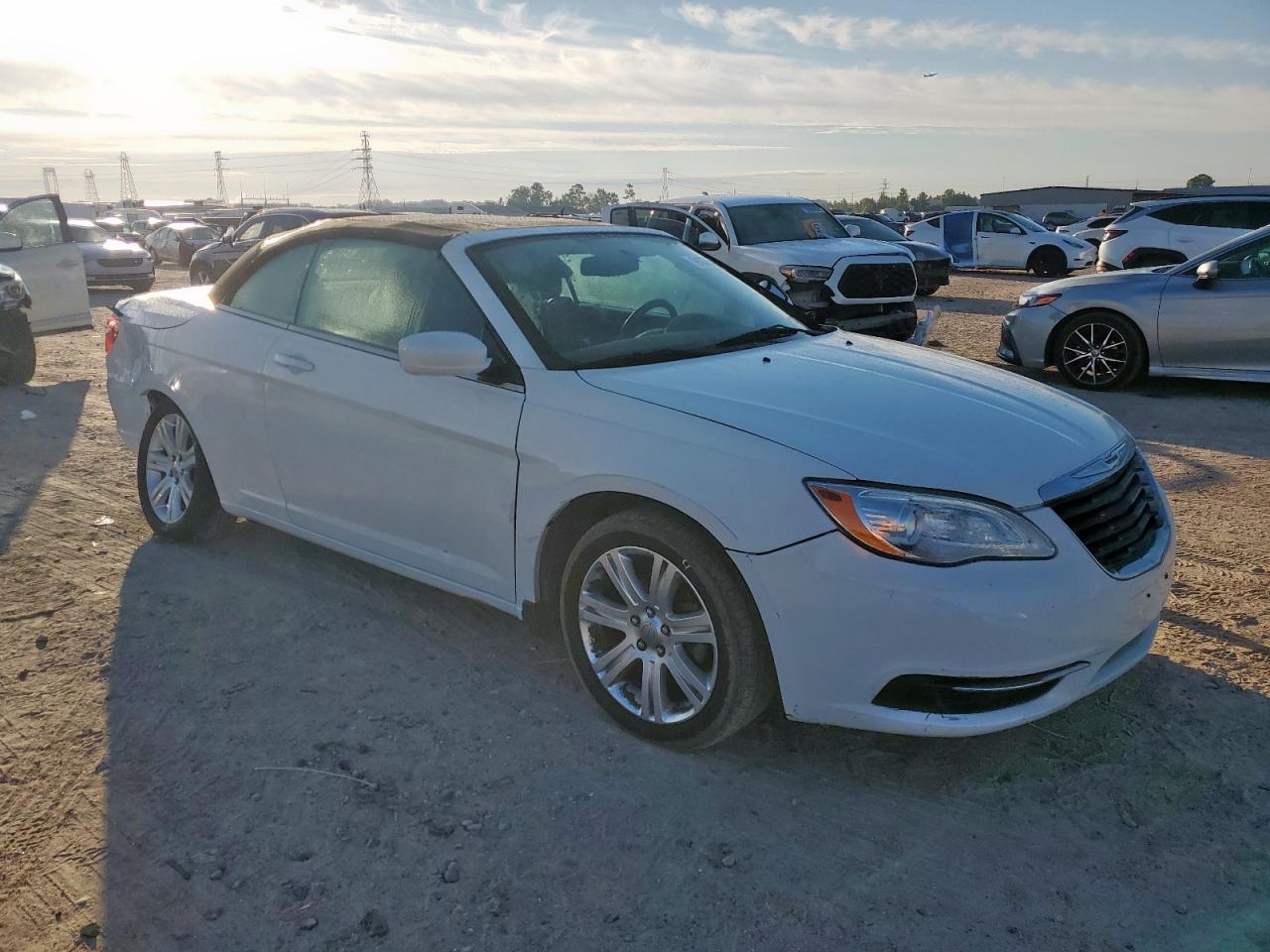 2014 Chrysler 200 Touring - Фото 4