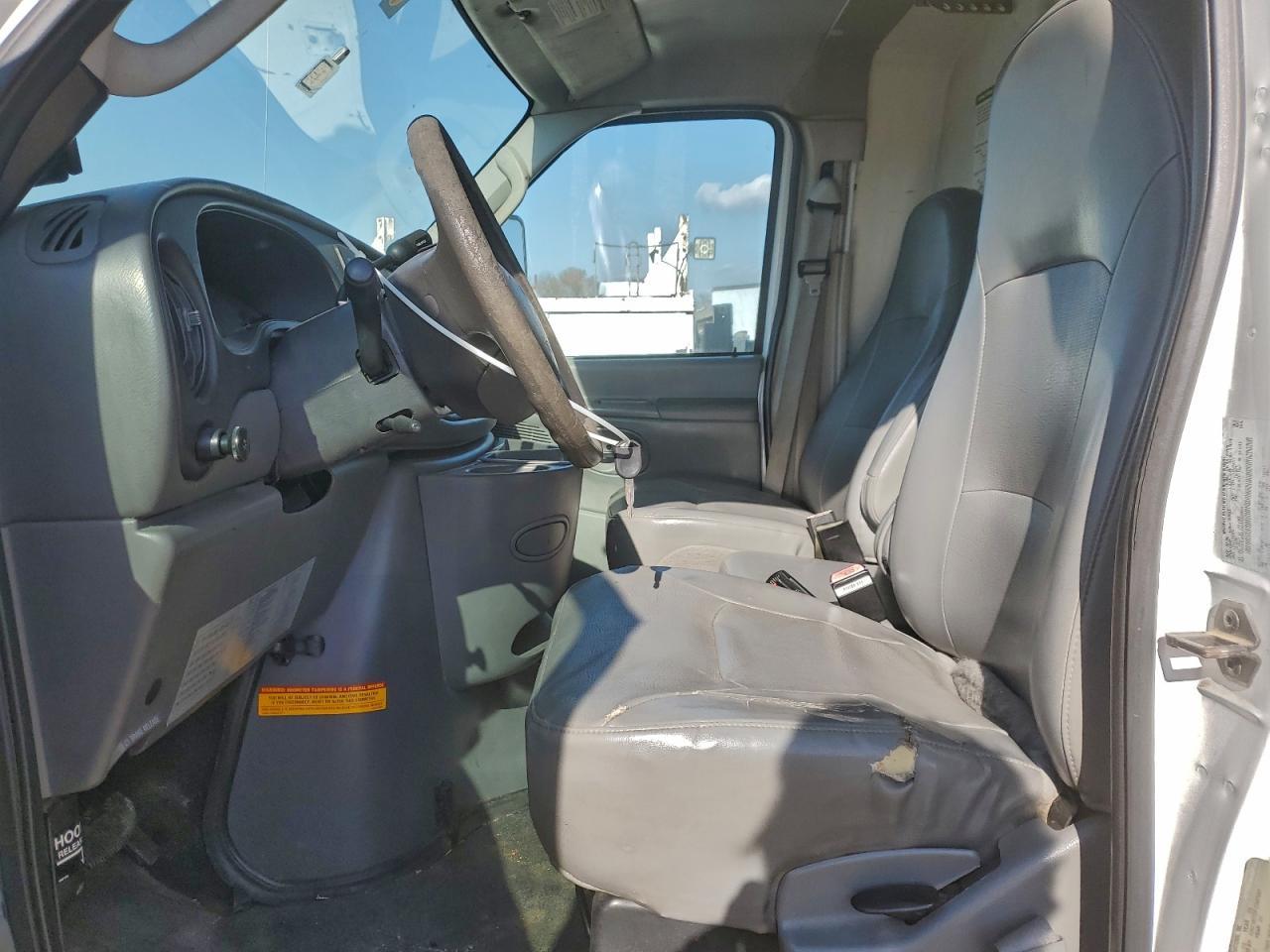 2006 Ford Econoline E450 Super Duty Cutaway Van - Фото 7