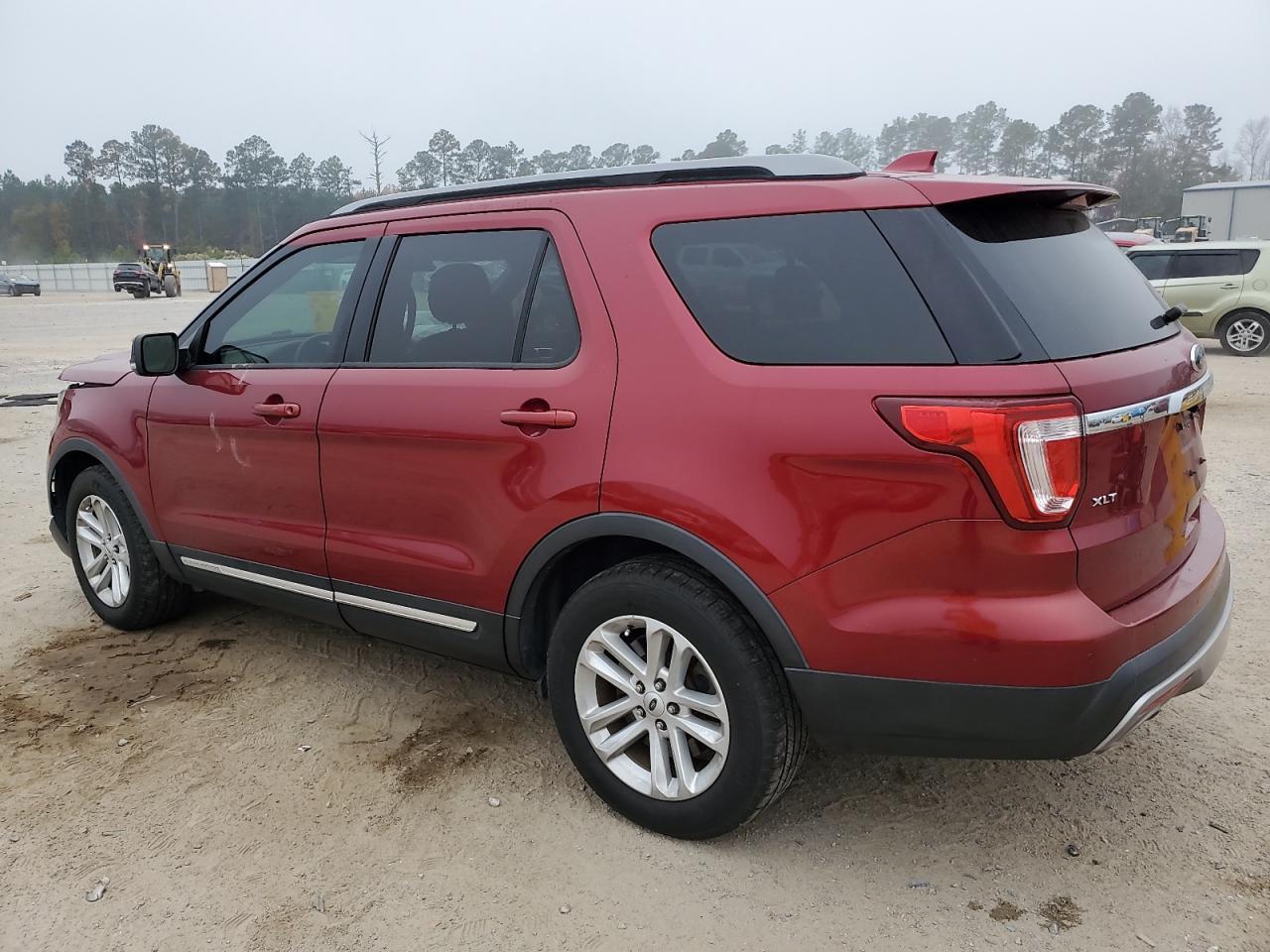 2017 Ford Explorer Xlt - Image 2