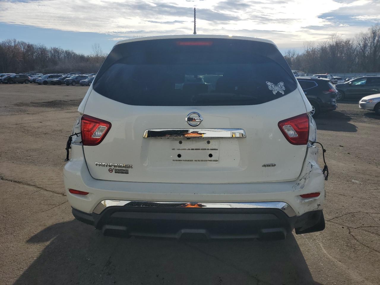 2018 Nissan Pathfinder S - Фото 6