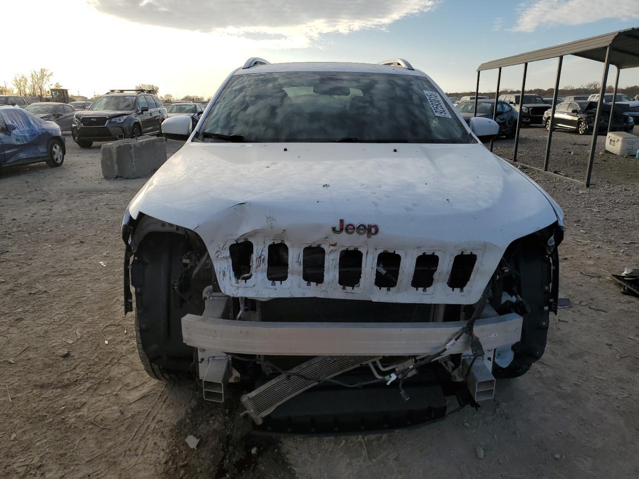 2019 Jeep Cherokee Latitude - Image 5