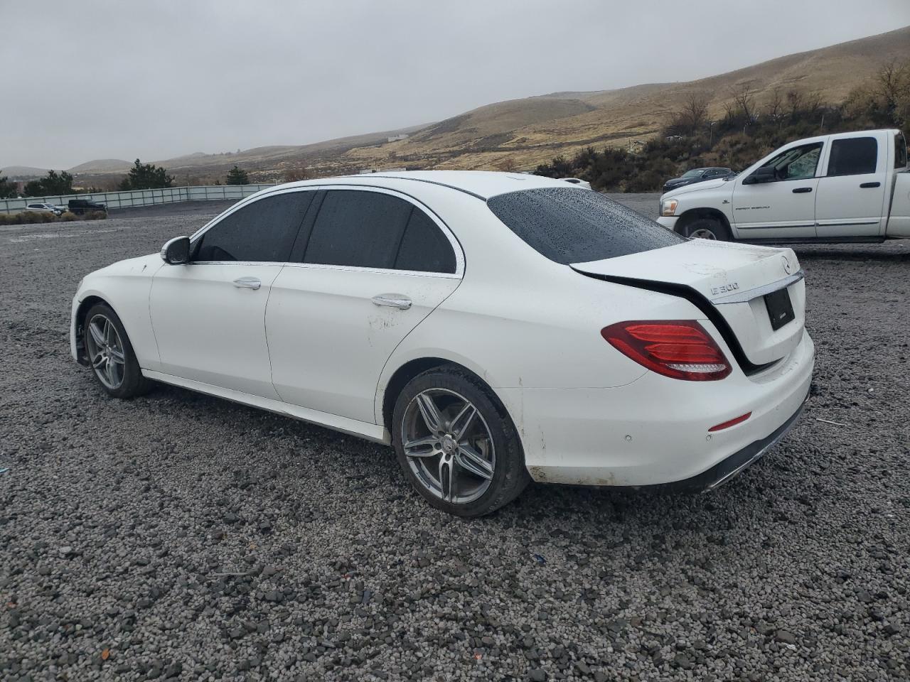 2017 Mercedes-Benz E 300 - Фото 2
