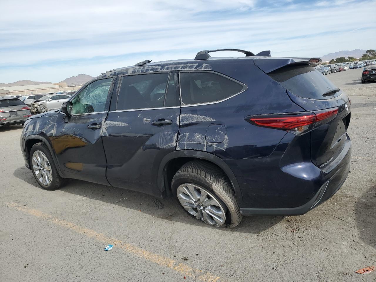 2022 Toyota Highlander Limited - Фото 2