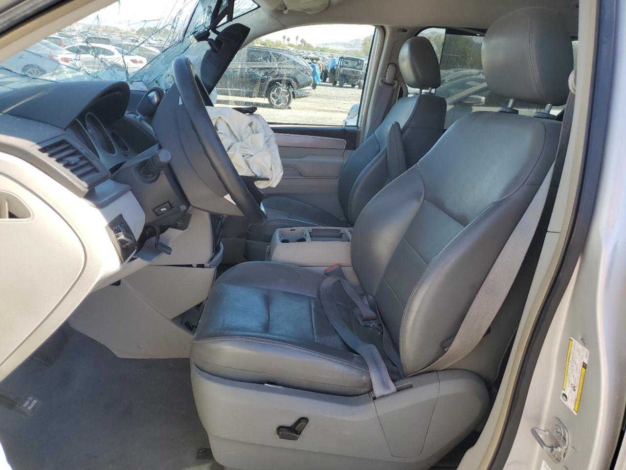 2009 Volkswagen Routan - Фото 7