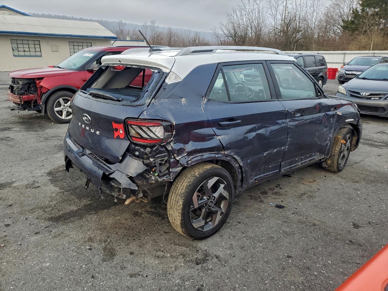 2023 Hyundai Venue Limited - Фото 3