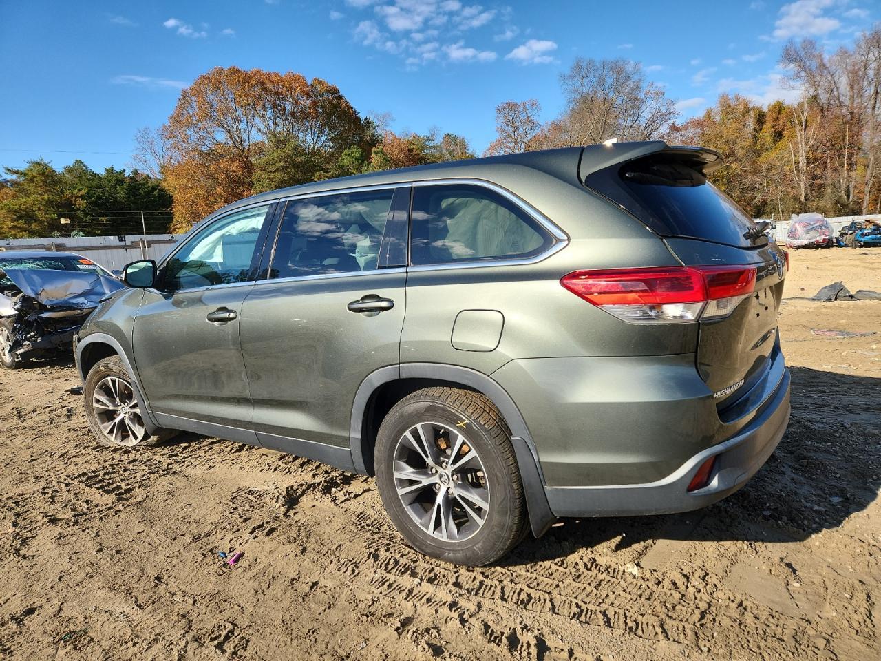 2019 Toyota Highlander Le - Фото 2