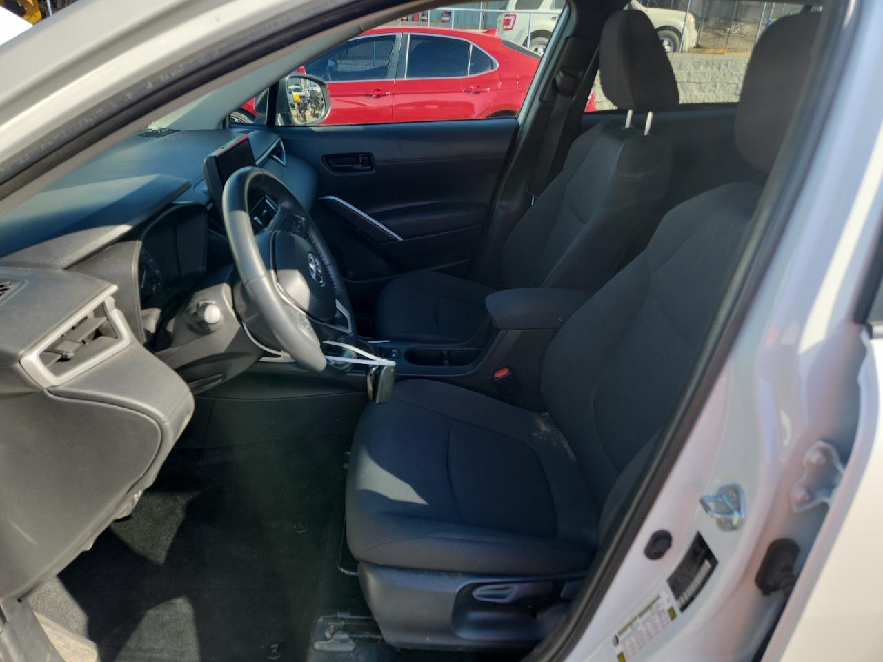 2025 Toyota Corolla Cross Le - Image 7