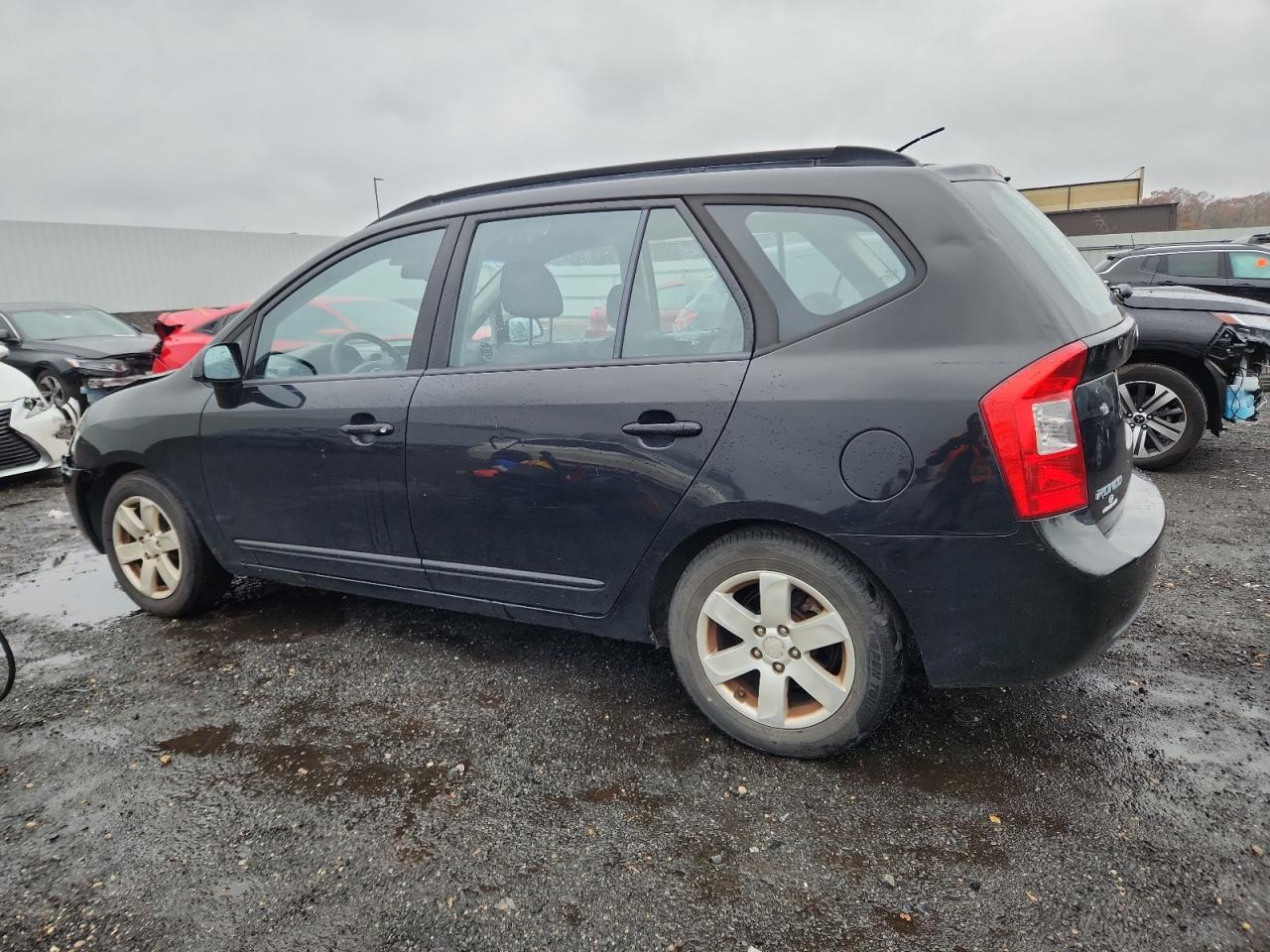2008 Kia Rondo Base - Image 2