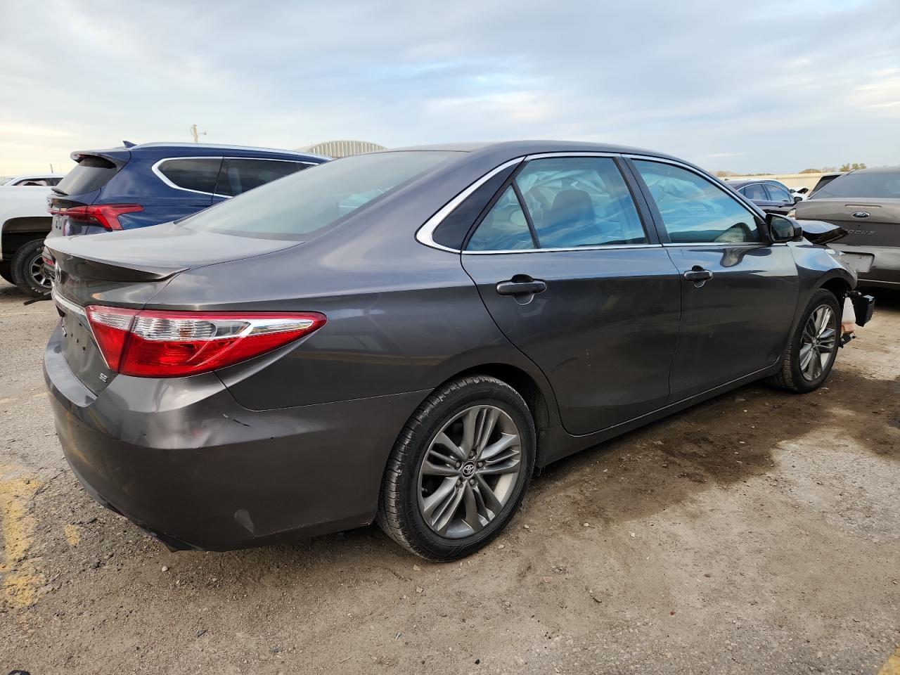 2016 Toyota Camry Se - Image 3