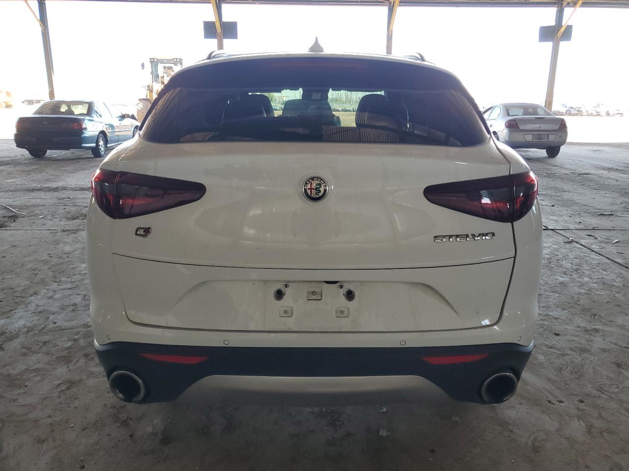 2018 Alfa Romeo Stelvio Ti Sport - Image 6