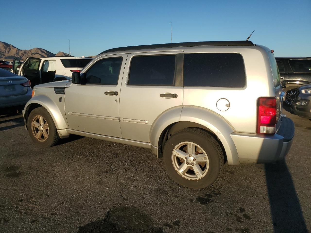 2011 Dodge Nitro Sxt - Фото 2