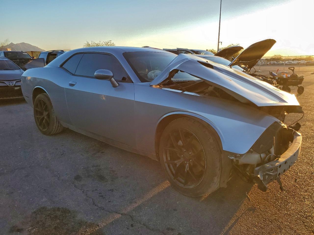2014 Dodge Challenger Sxt - Image 4