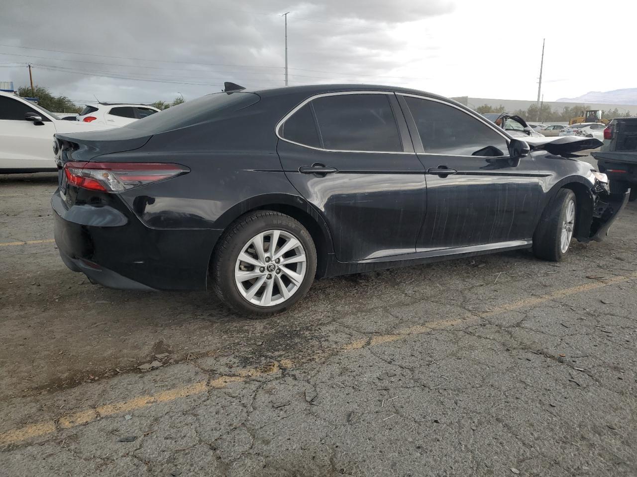 2022 Toyota Camry Le - Фото 3