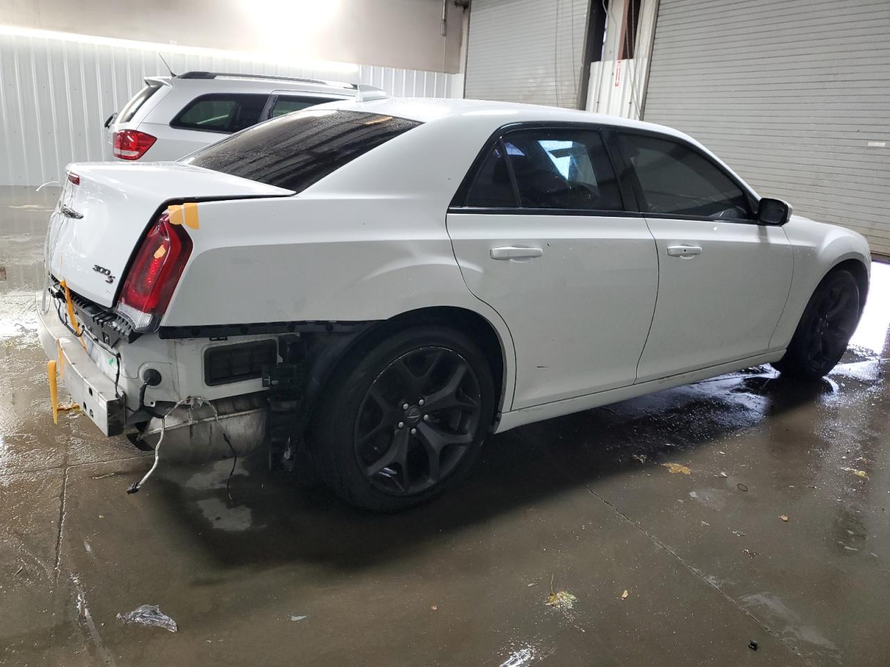 2021 Chrysler 300 S - Фото 3