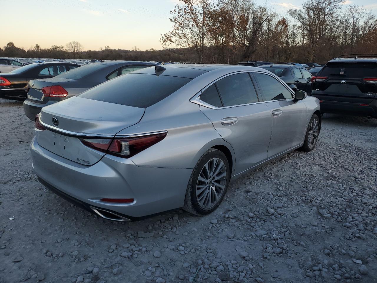 2019 Lexus Es 350 - Фото 3