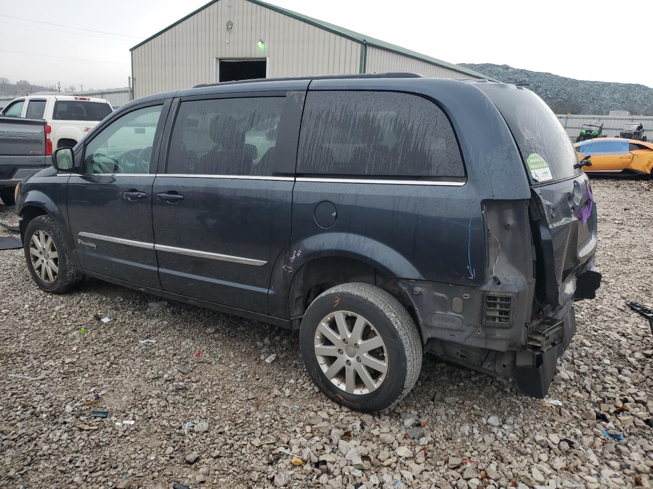 2014 Chrysler Town & Country Touring - Фото 2