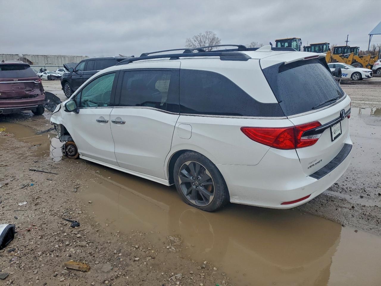 2023 Honda Odyssey Elite - Image 2