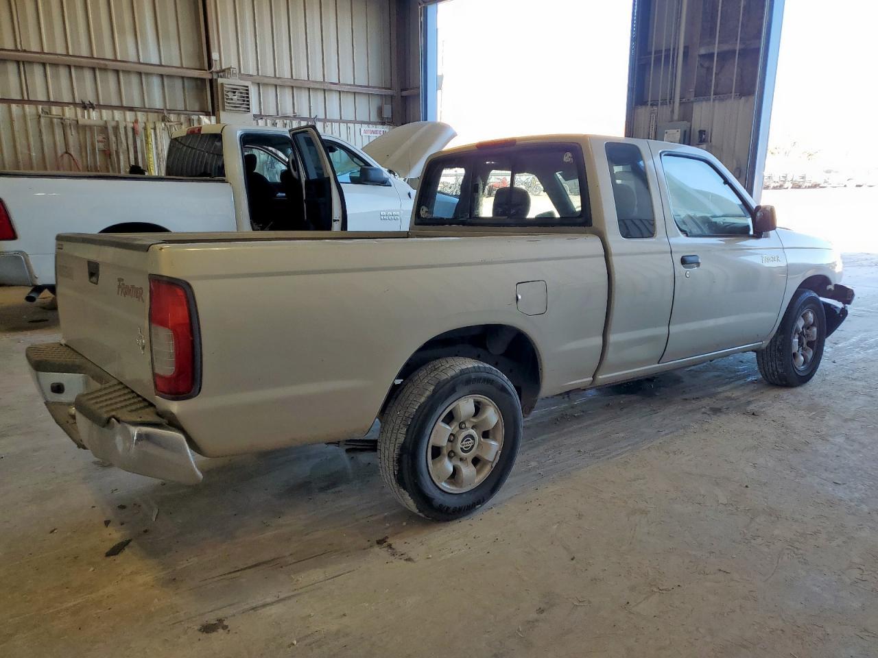 1999 Niss Frontier - Фото 3