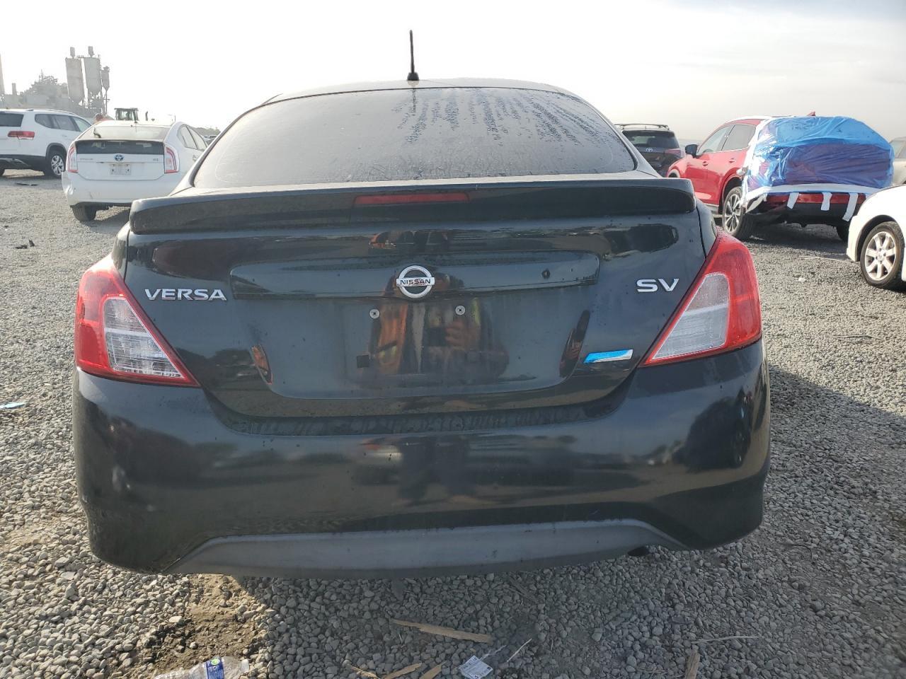 2015 Nissan Versa S - Фото 6