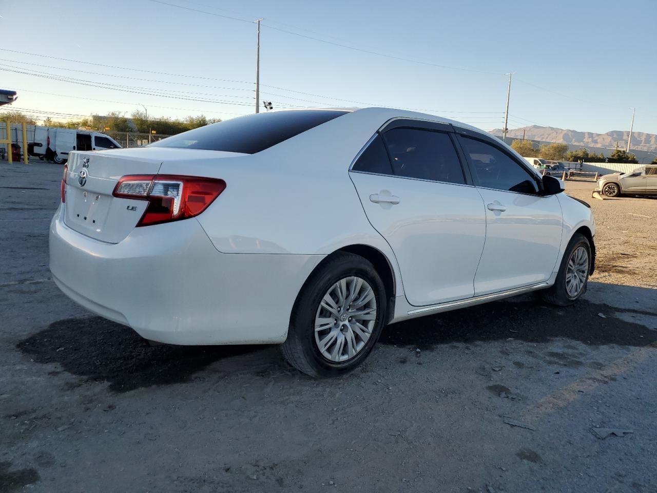 2013 Toyota Camry L - Фото 3