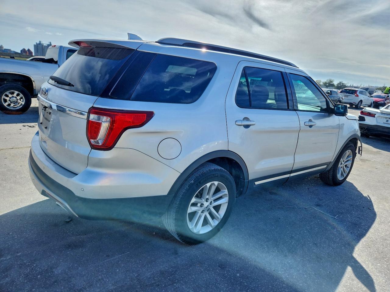 2017 Ford Explorer Xlt - Image 3