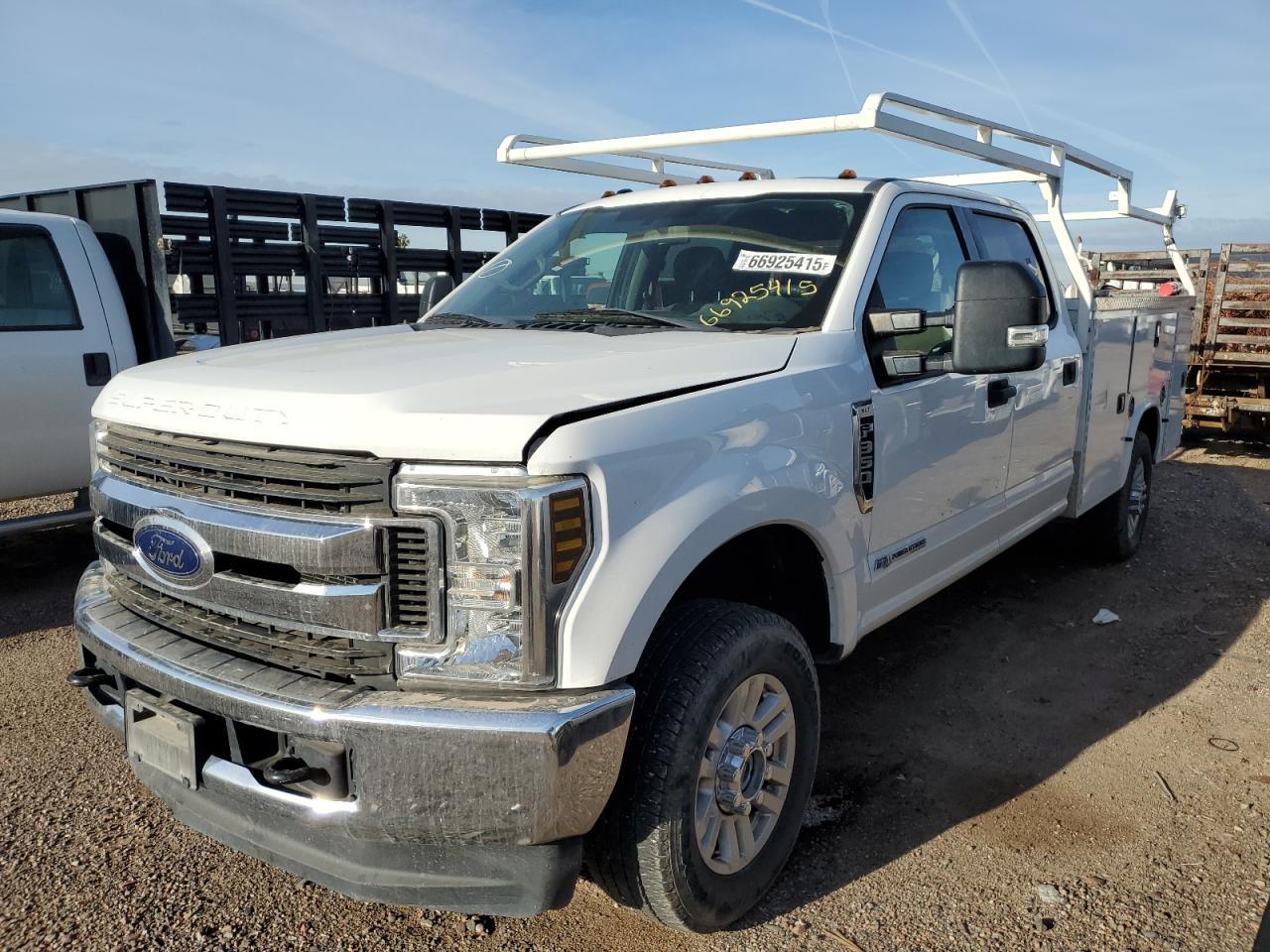 2019 Ford F350 Super Duty - Фото 2