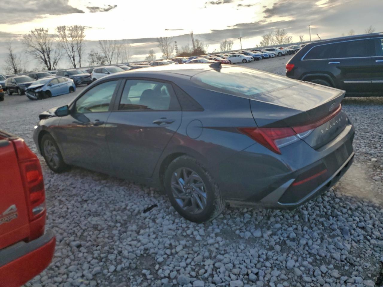 2025 Hyundai Elantra Blue - Фото 2