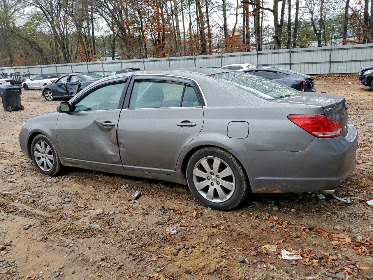 2005 Toyota Avalon Xl - Image 2