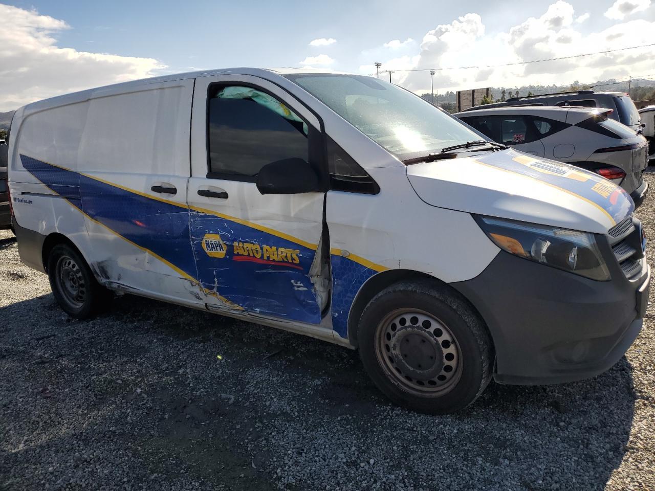 2017 Mercedes Benz Metris Delivery Van - Фото 4