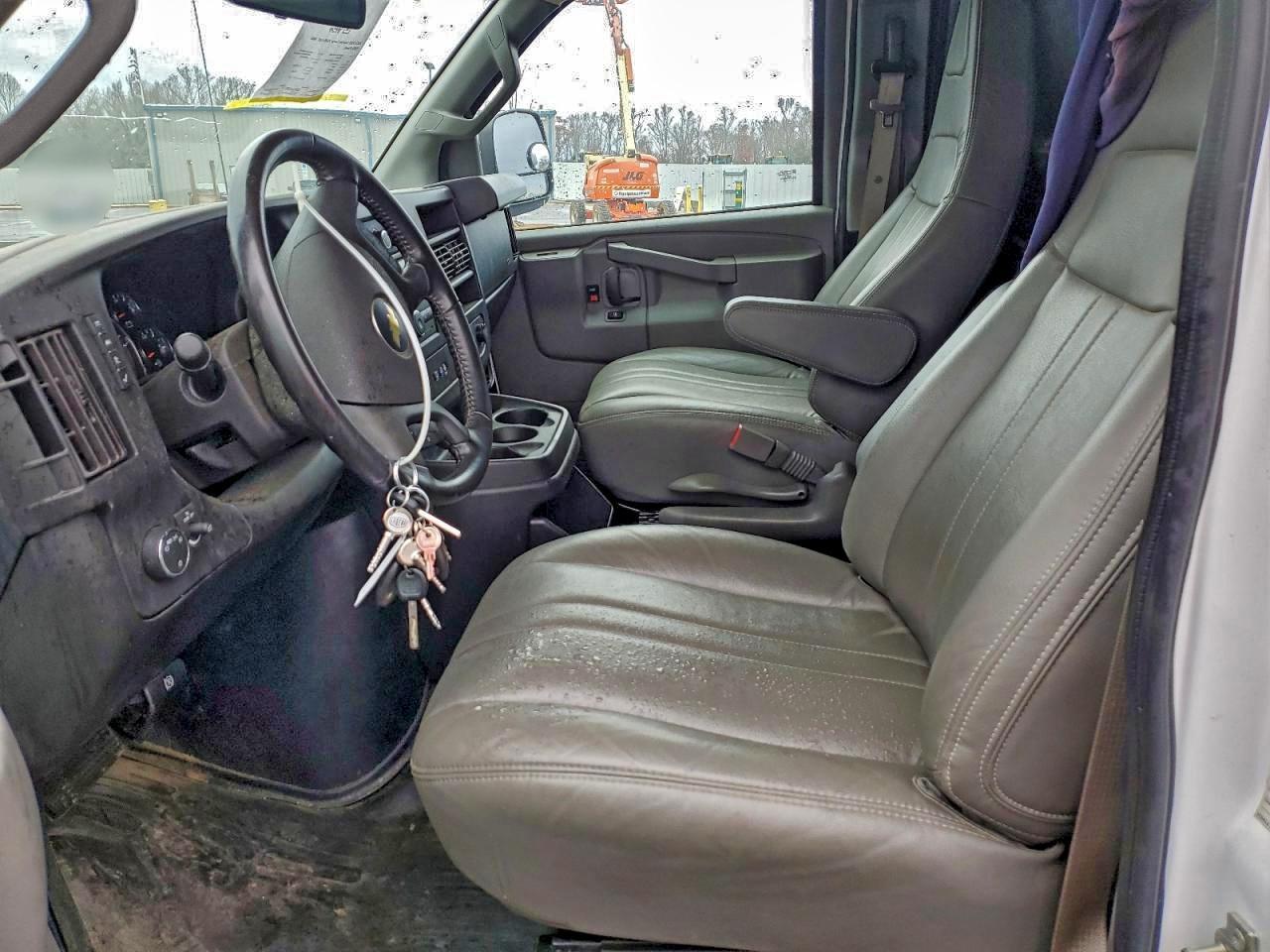 2023 Chevrolet Express 2500 Delivery Van - Image 7