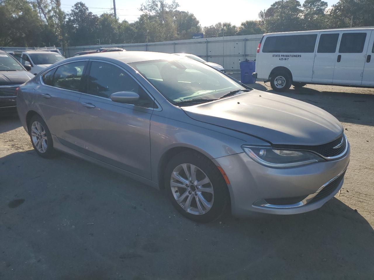 2015 Chrysler 200 Limited - Фото 4