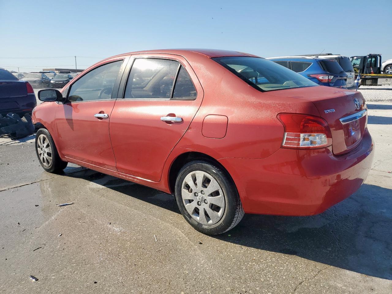 2011 Toyota Yaris Base - Фото 2