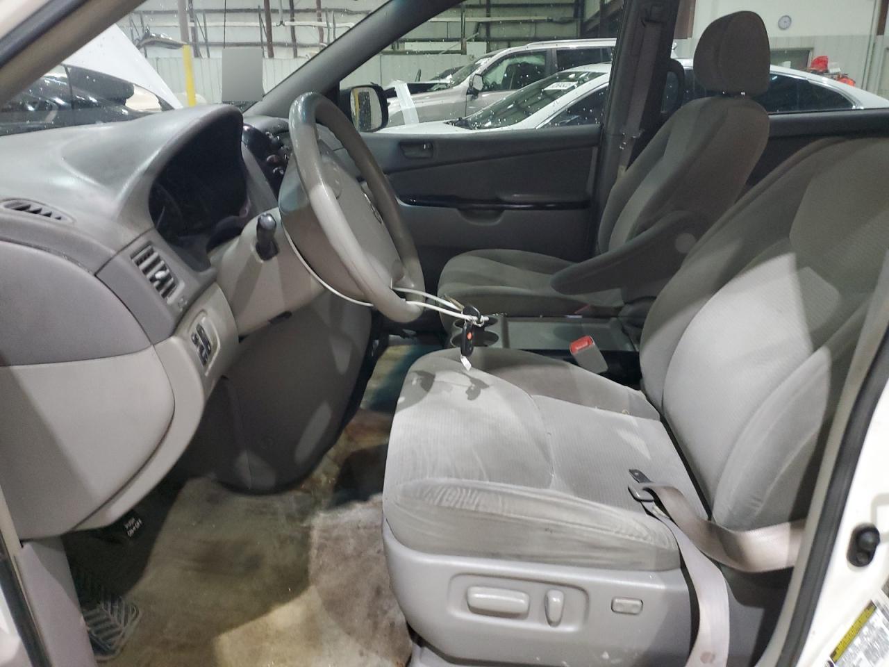 2005 Toyota Sienna Le 7 Passenger - Фото 7