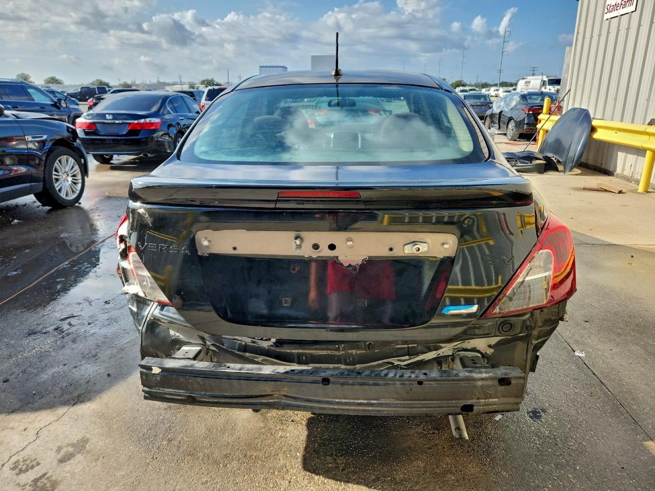2018 Nissan Versa Sv - Image 6