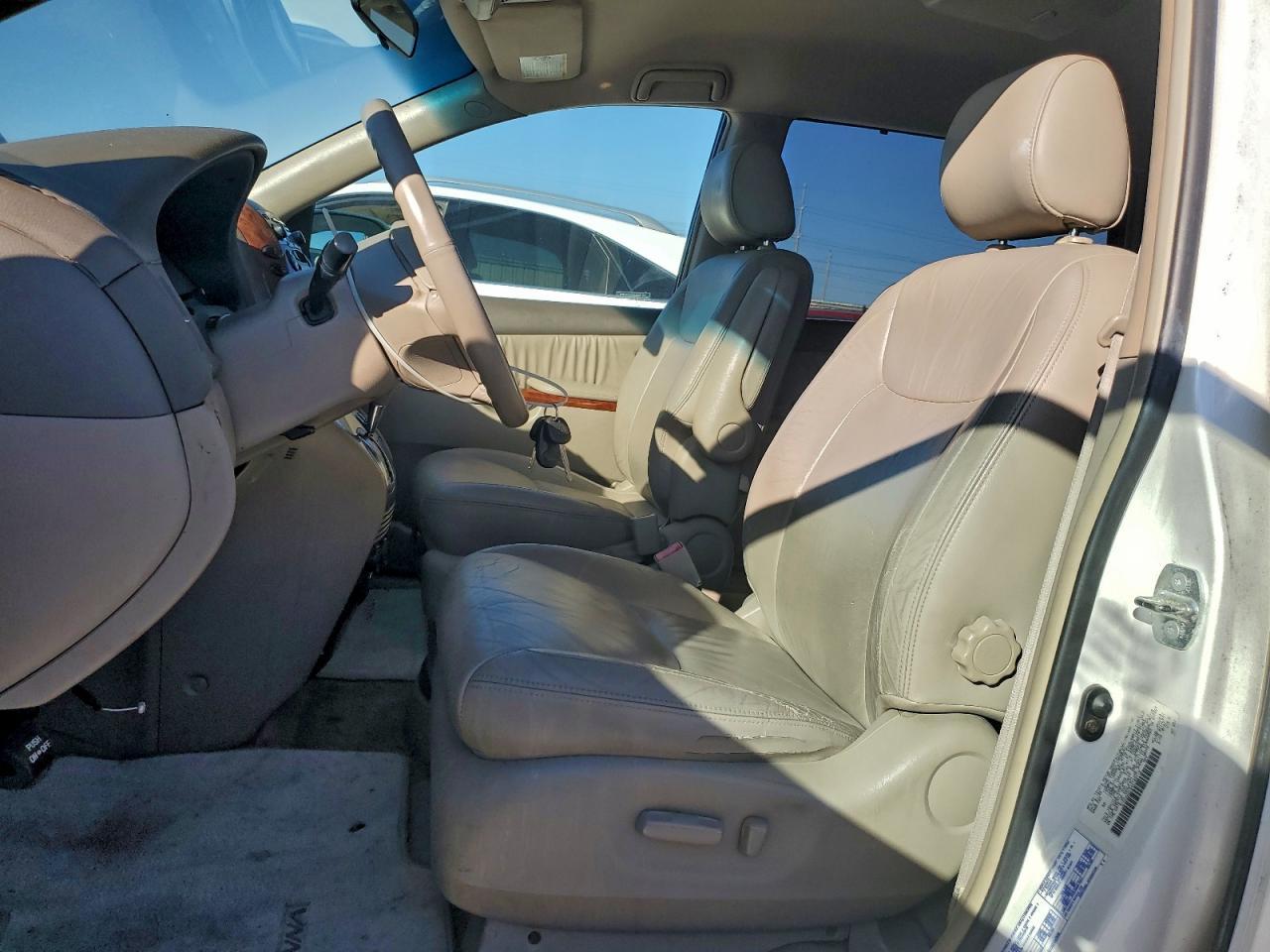 2004 Toyota Sienna Xle - Image 7