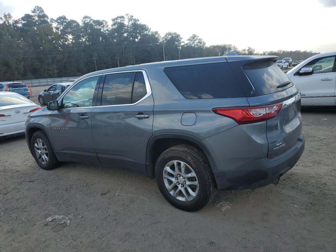 2019 Chevrolet Traverse Ls - Фото 2