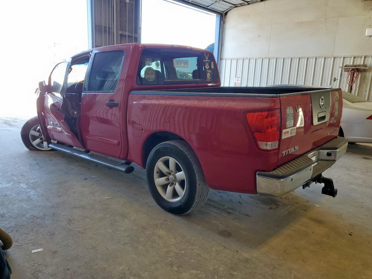 2011 Nissan Titan S - Фото 2