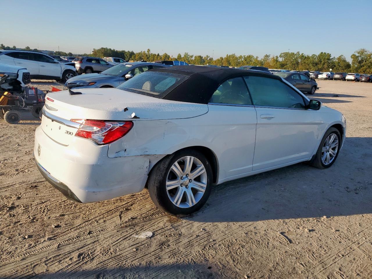 2014 Chrysler 200 Touring - Фото 3