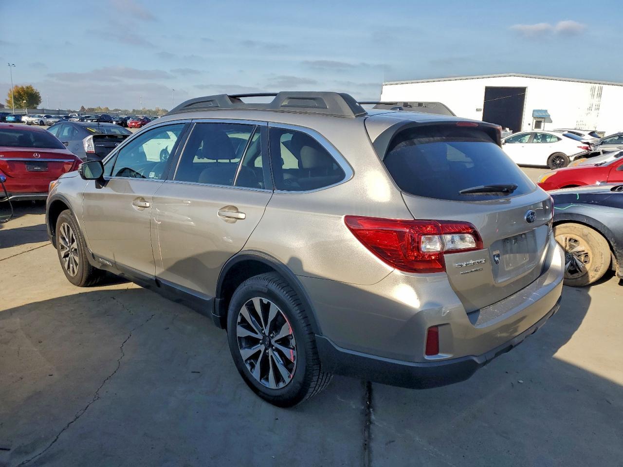 2015 Subaru Outback 2.5I Limited - Фото 2