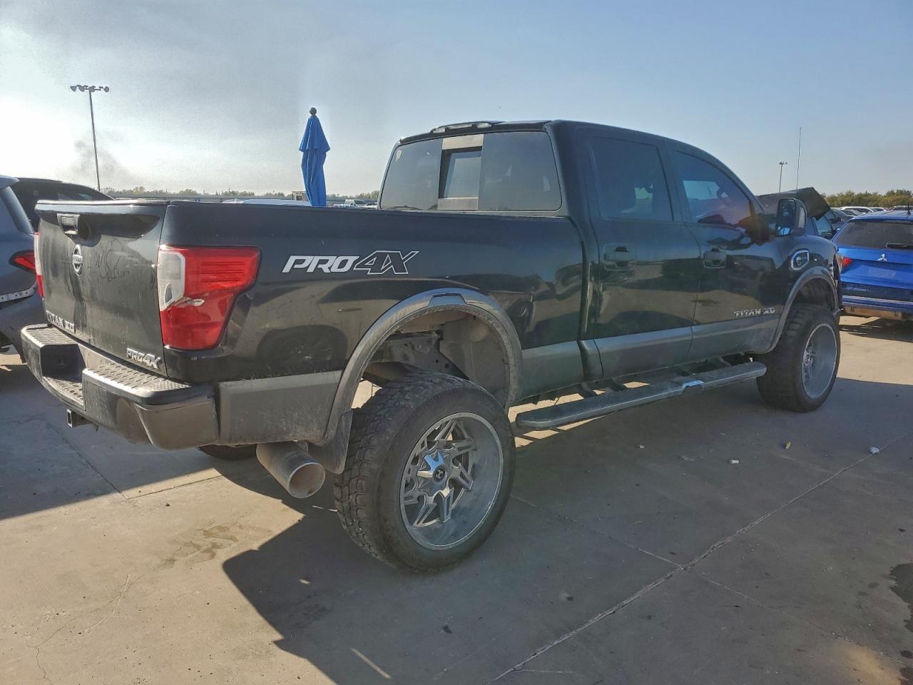 2017 Nissan Titan Xd Sl - Image 3