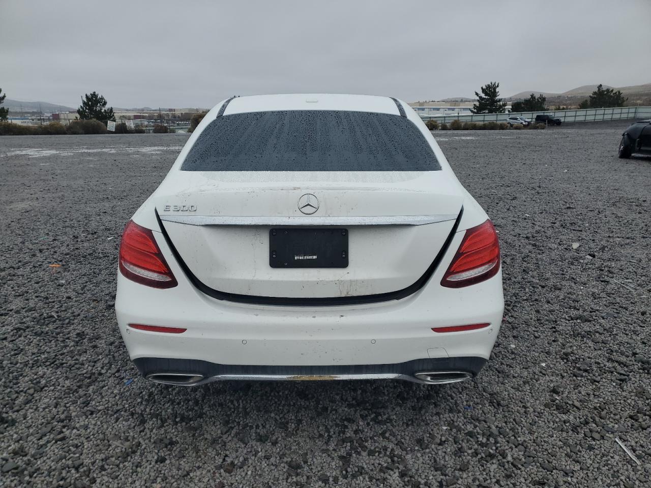 2017 Mercedes-Benz E 300 - Фото 6
