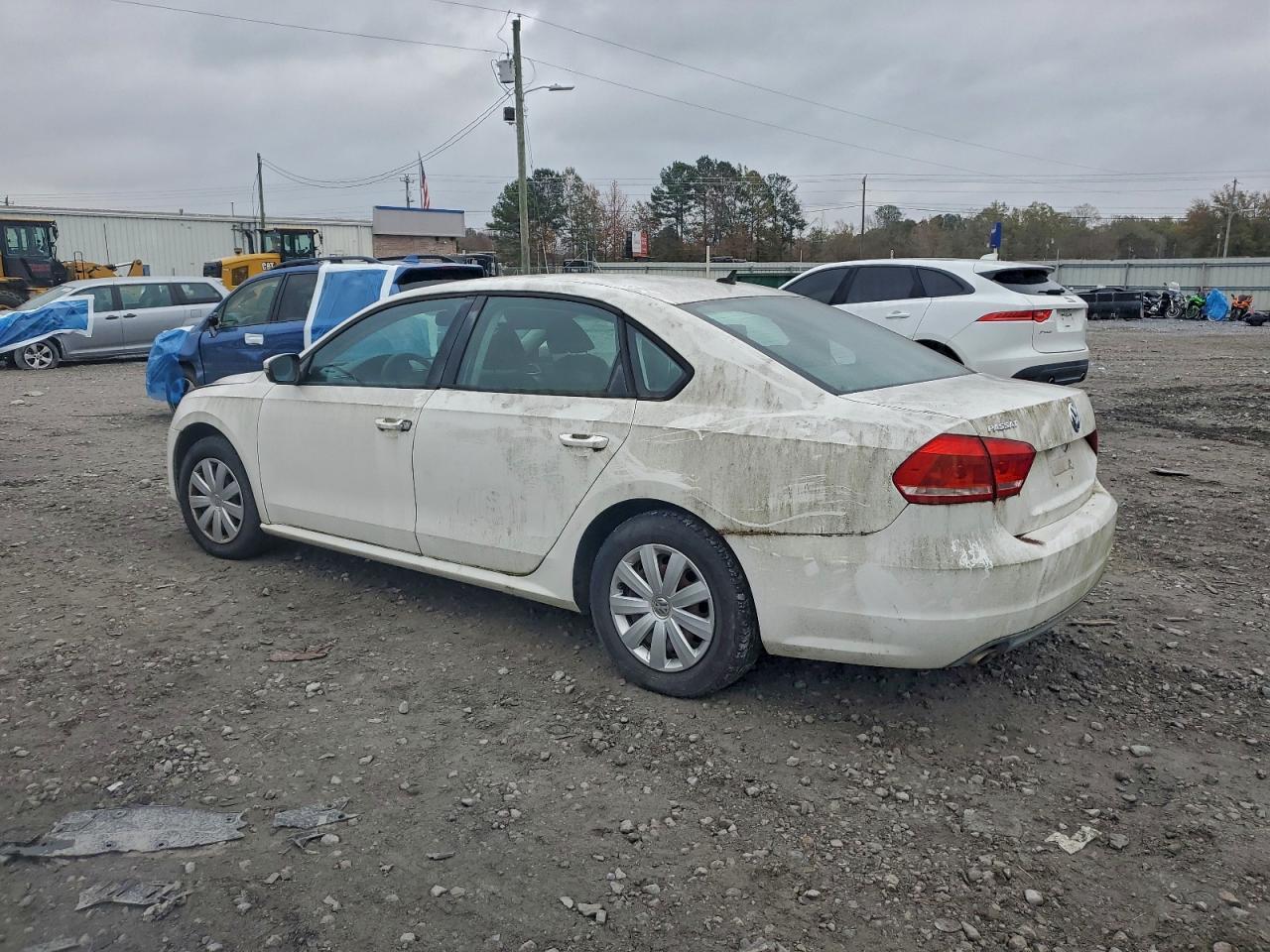 2013 Volkswagen Passat S - Image 2