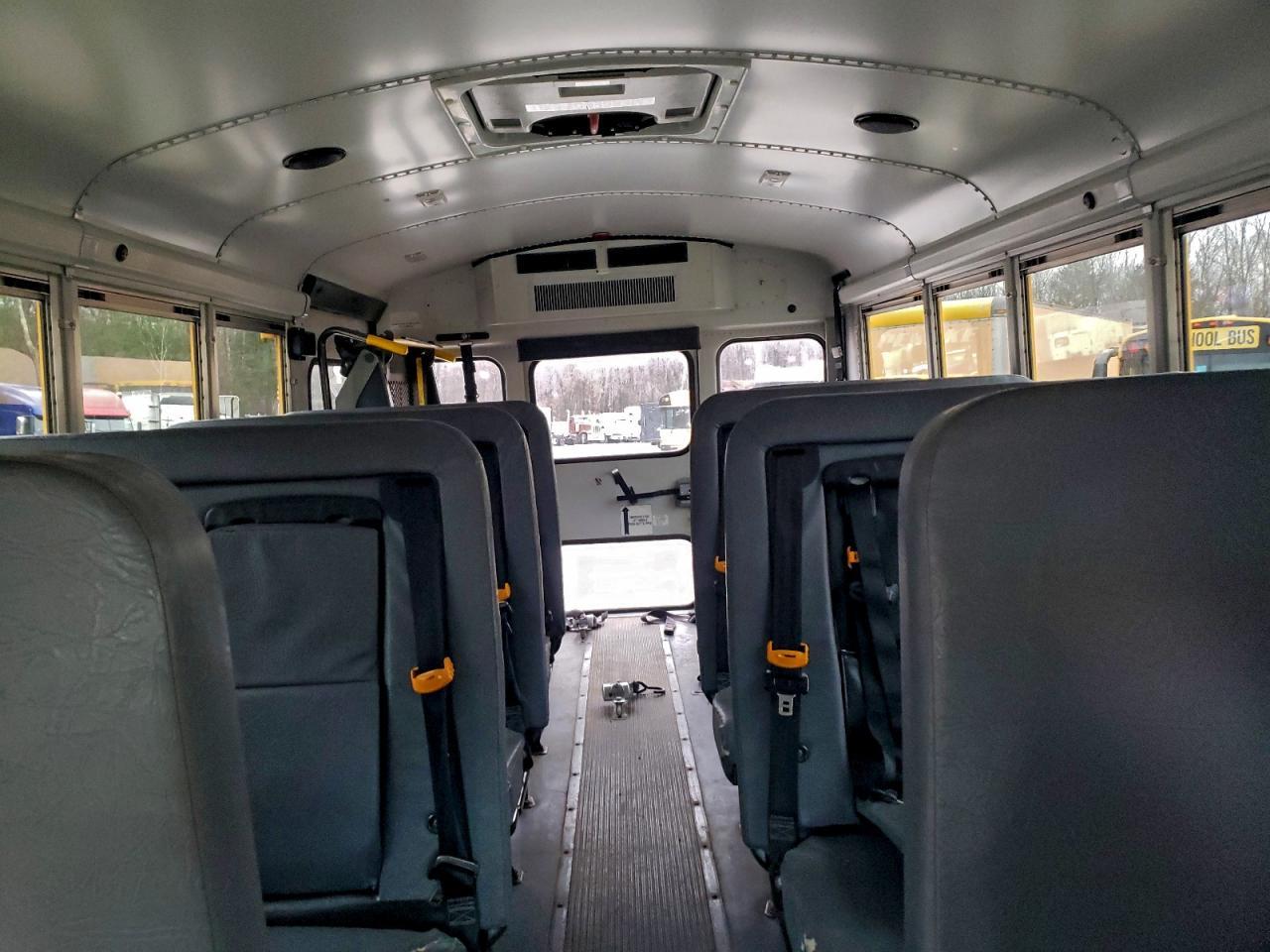 2012 Chevrolet Express School Bus - Фото 6