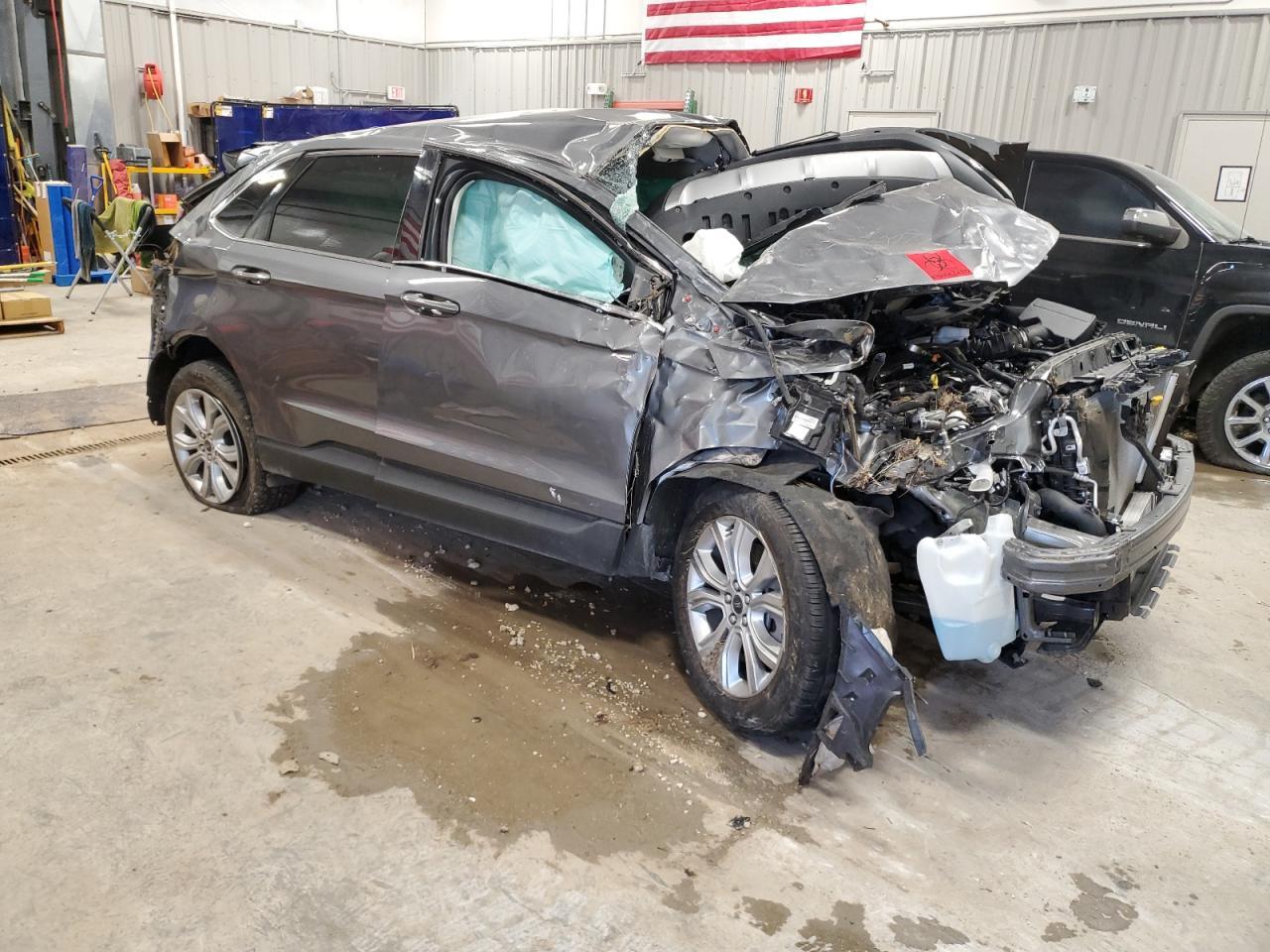 2024 Ford Edge Titanium - Image 4