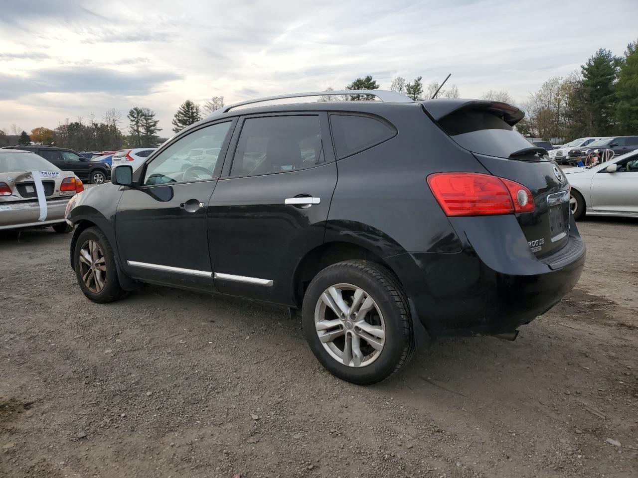 2015 Nissan Rogue Select S - Image 2