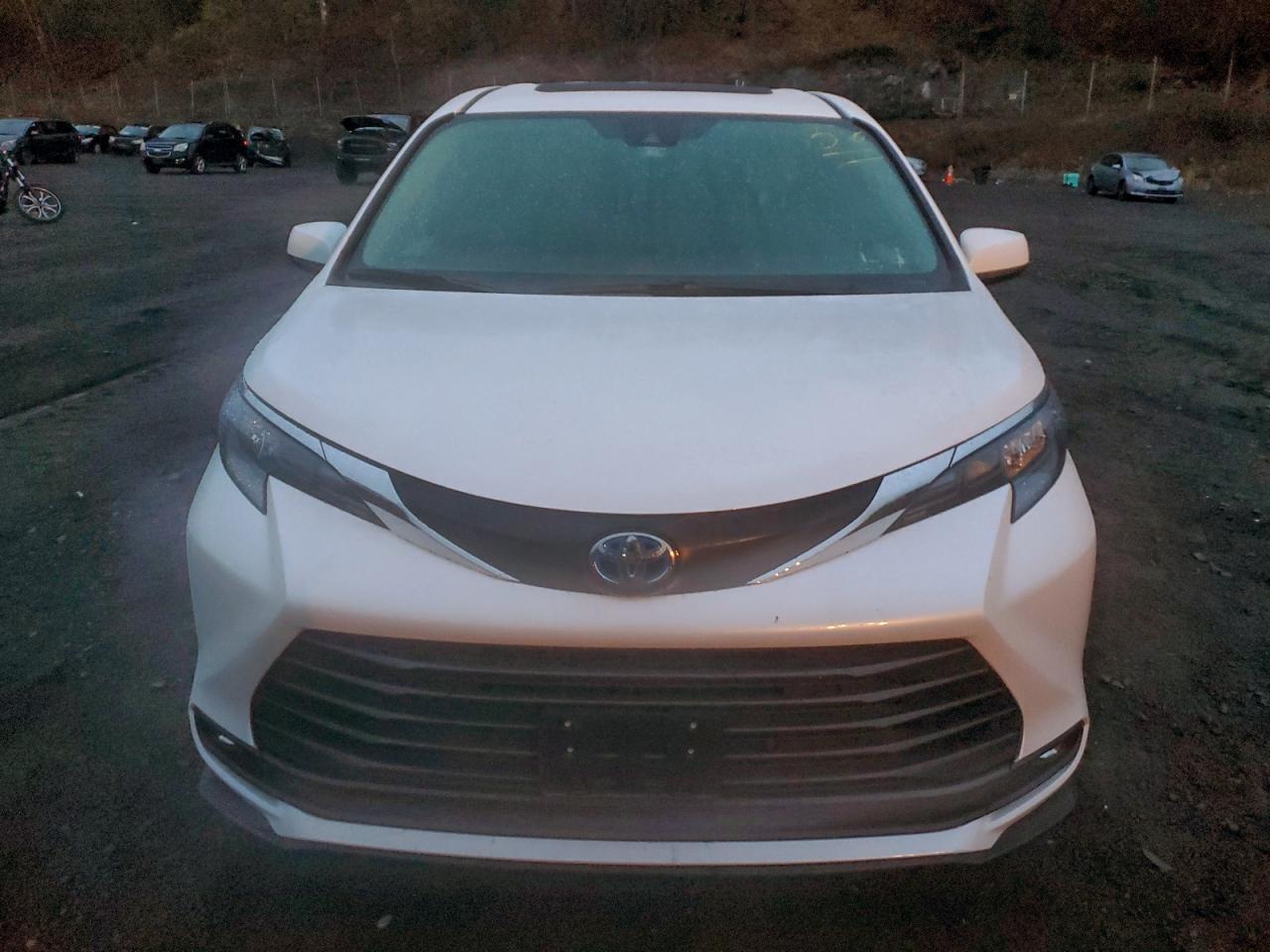 2025 Toyota Sienna Xle - Фото 5