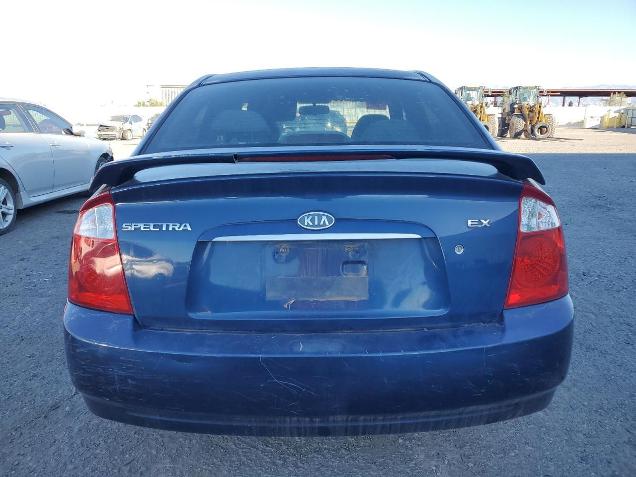 2004 Kia Spectra Lx - Image 6
