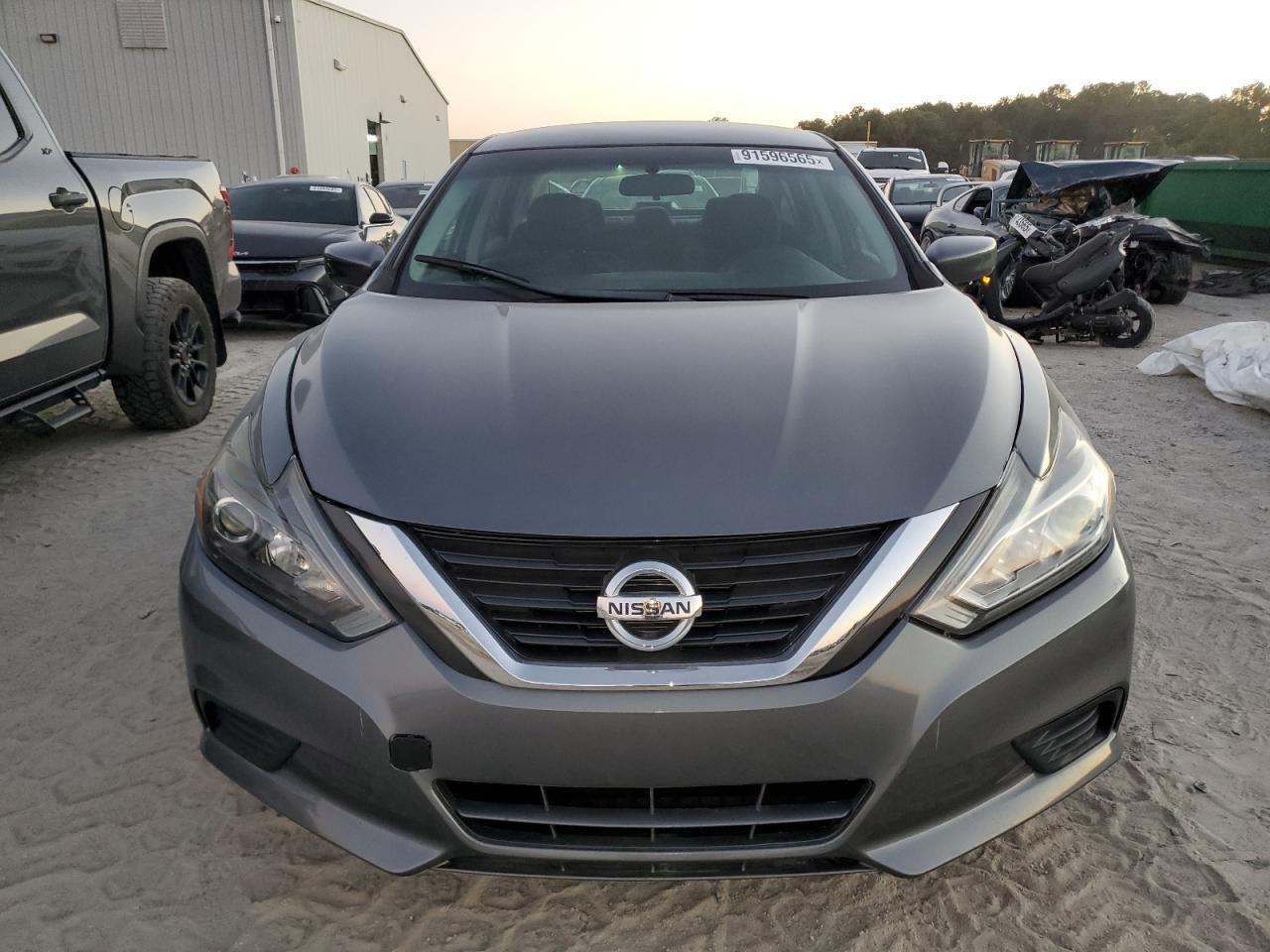 2018 Nissan Altima 2.5 - Image 5